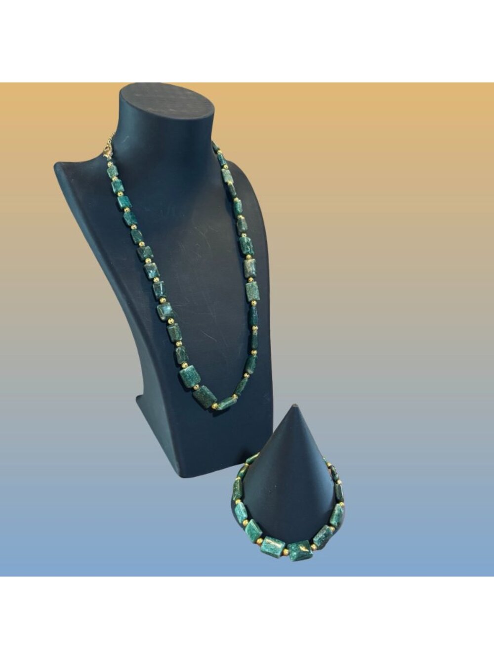 Green Semi Precious Stone Gold Tone Necklace Bracelet Set Adjustable Vintage - Picture 3 of 13